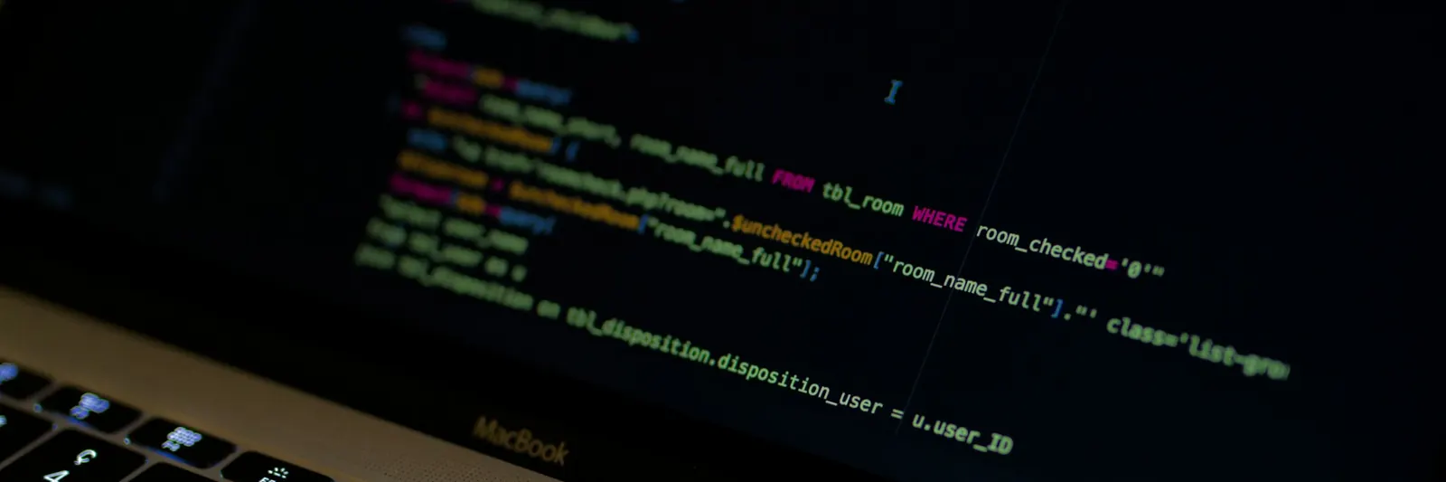 Pantalla de ordenador con c&oacute;digo de programaci&oacute;n